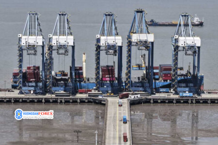 Trung Quốc tung ra một loạt chính sách để hỗ trợ nền kinh tế, lên kế hoạch đàm phán với Hoa Kỳ về thương mại