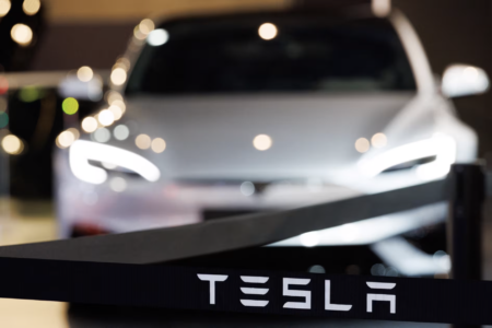 Tesla có thể mất hơn 200 tỷ USD vốn hóa sau tuyên bố tăng mạnh chi tiêu: Vì sao nhà đầu tư lại phản ứng quyết liệt?